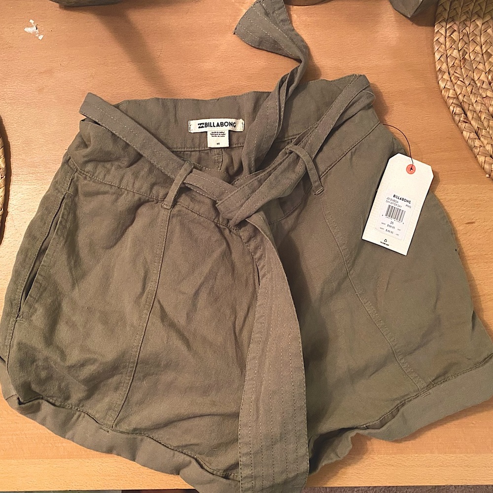 Lulu’s (billabong) paperbag olive green shorts